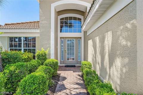 9044 Shadow Glen Way, Fort Myers FL - photo 6 of 47