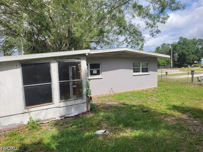3 bedroom SingleFamilyResidence at 1270 Pinecrest St, Pine Subdivision, North Fort Myers — photo 2