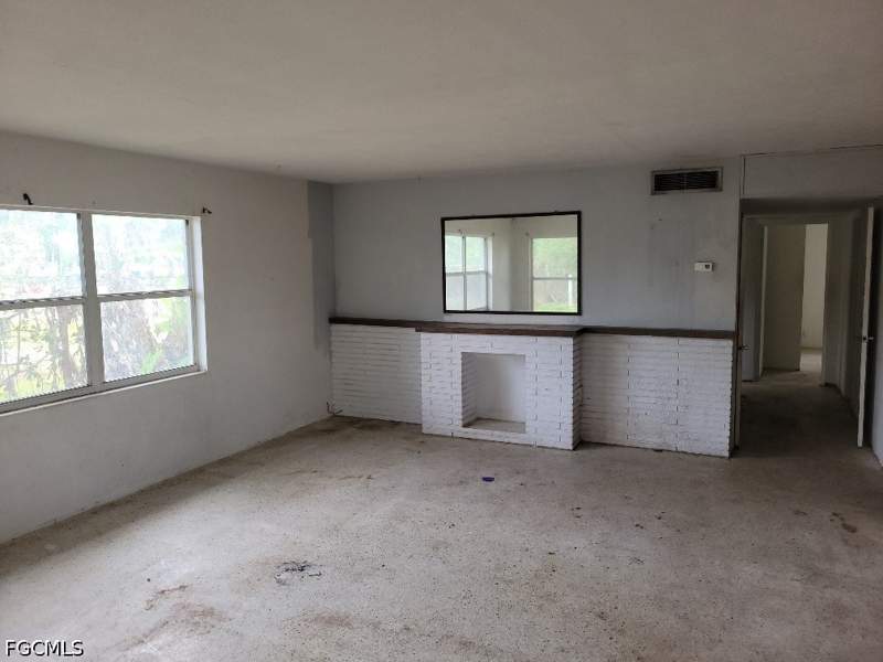 3 bedroom SingleFamilyResidence at 1270 Pinecrest St, Pine Subdivision, North Fort Myers — photo 3