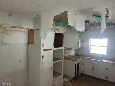 1270 Pinecrest St, North Fort Myers FL - photo 6 of 12