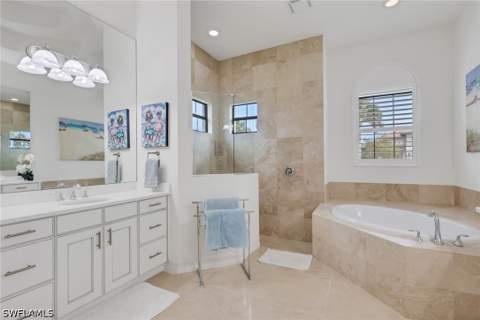 6685 Costa Cir, Naples FL - photo 20 of 37