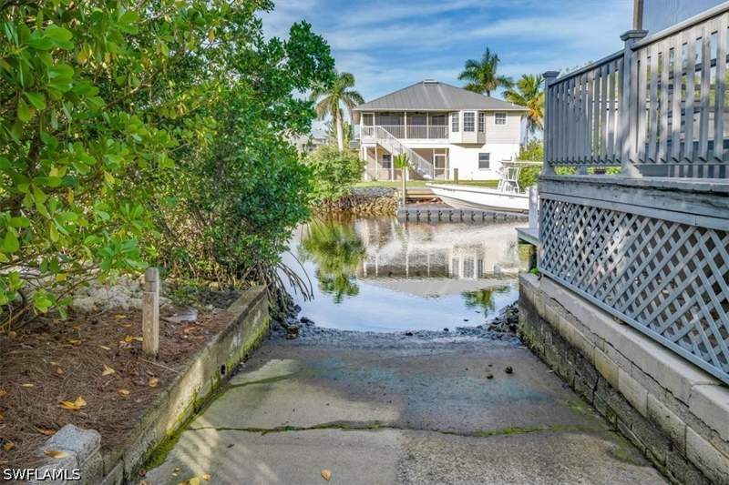 3 bedroom SingleFamilyResidence at 1283 Grand Canal Dr, Gulf Harbor, Naples — photo 4