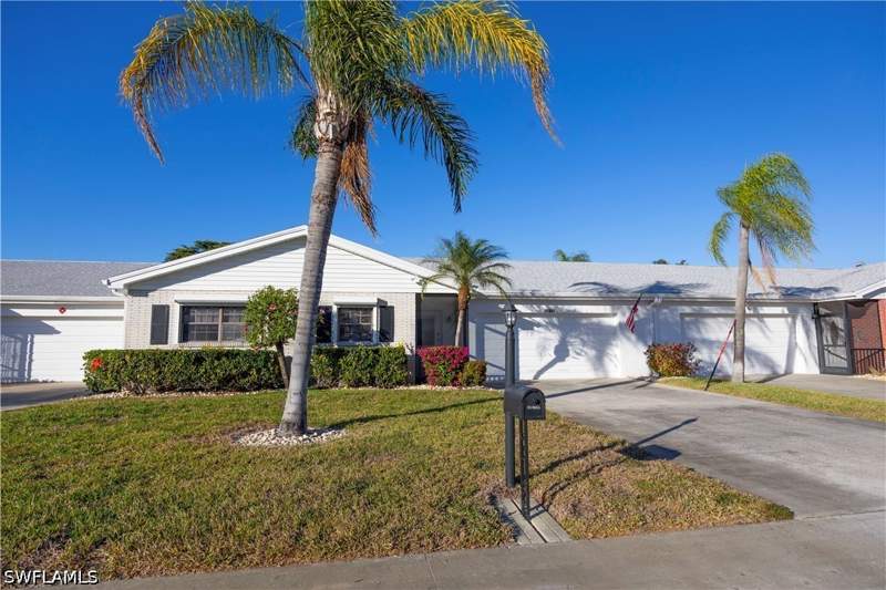 3 bedroom Attached at 1513 Edgewater Cir, Myerlee Park Homes Condo, Fort Myers — photo 2