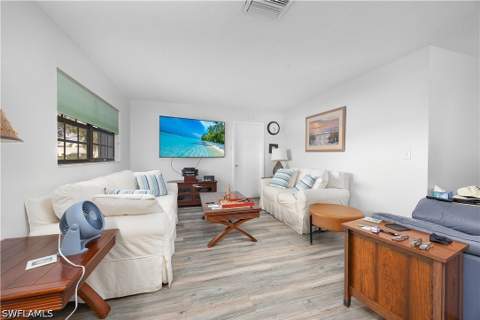 1513 Edgewater Cir, Fort Myers FL - photo 6 of 29