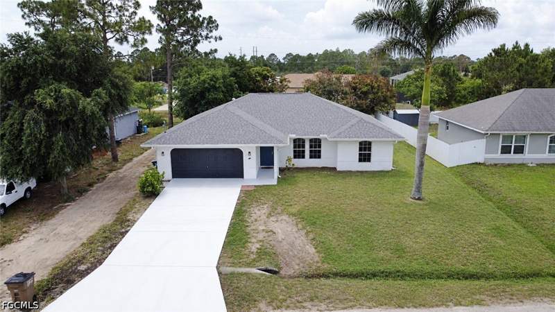 3 bedroom SingleFamilyResidence at 3119 47th St SW, Lehigh Acres, Lehigh Acres — photo 2