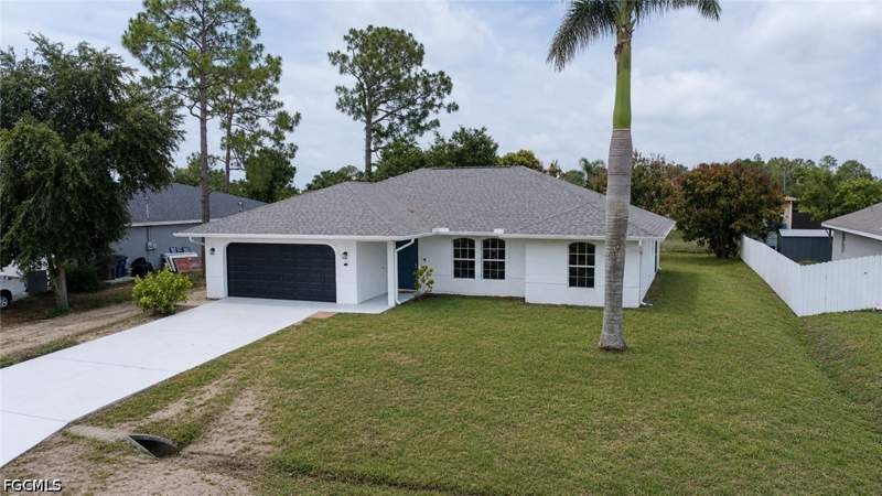 3 bedroom SingleFamilyResidence at 3119 47th St SW, Lehigh Acres, Lehigh Acres — photo 3