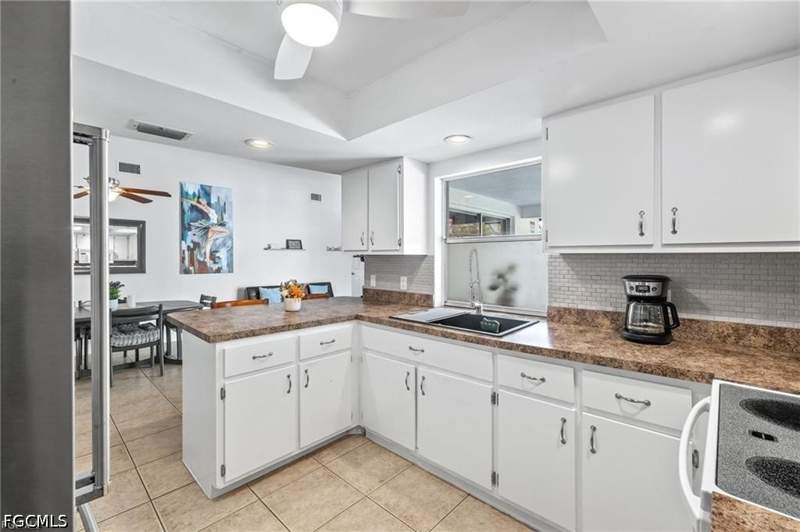 3 bedroom SingleFamilyResidence at 1015 SE 25th Ln, Cape Coral, Cape Coral — photo 3