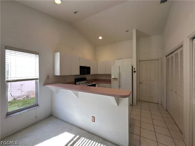 2 bedroom SingleFamilyResidence at 3370 Sabal Springs Blvd, Sabal Springs Golf And Racquet Club, North Fort Myers — photo 4
