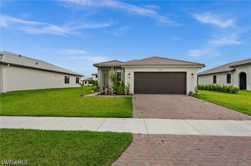 3 bedroom SingleFamilyResidence at 5227 Nevola Ave, Maple Ridge, Ave Maria — photo 2
