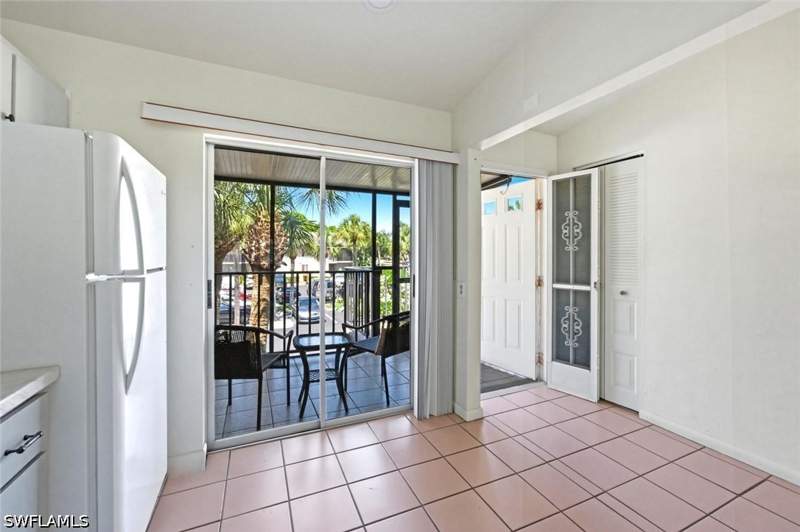 2 bedroom Condominium at 3420 Frosty Way 4910, Winterpark, Naples — photo 4