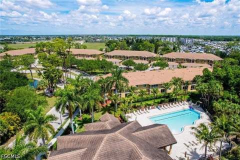 1102 Winding Pines Cir 206, Cape Coral FL - photo 8 of 33