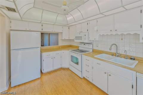 7008 Cedarhurst Dr, Fort Myers FL - photo 12 of 39
