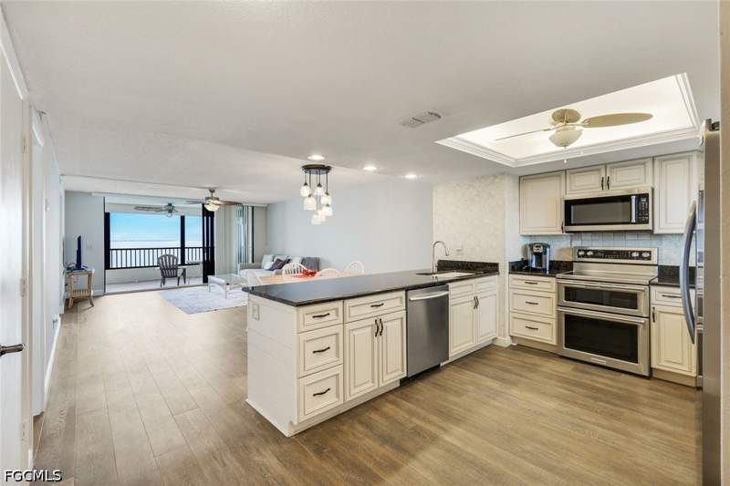 2 bedroom Condominium at 15011 Punta Rassa Rd 601, Punta Rassa, Fort Myers — photo 4
