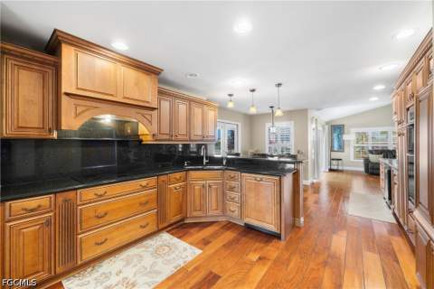 1412 Windsor Ct, Cape Coral FL - photo 8 of 45