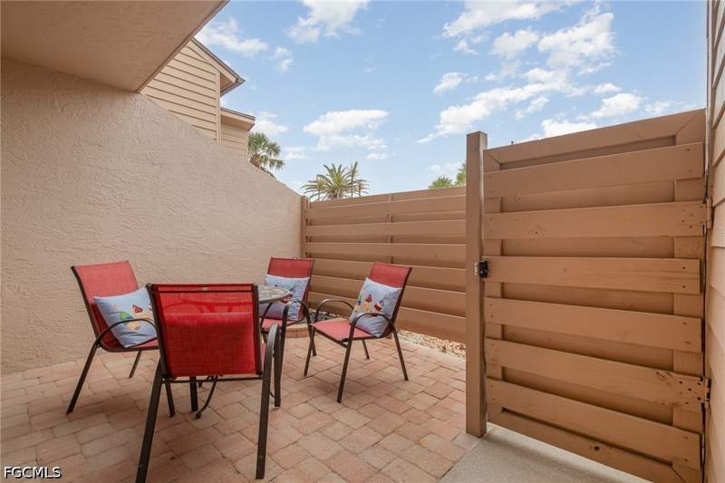1 bedroom Condominium at 898 Buttonwood Dr 105, Sportsmans Cove Yacht & Racquet Club, Fort Myers Beach — photo 3