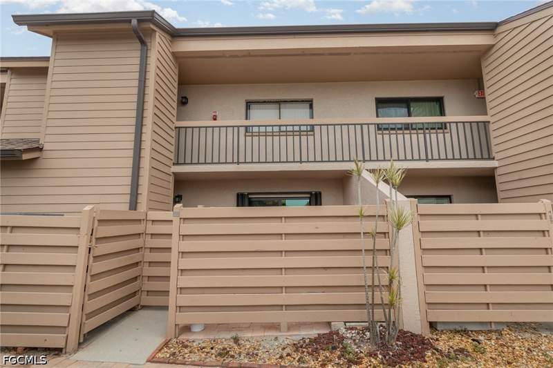 1 bedroom Condominium at 898 Buttonwood Dr 105, Sportsmans Cove Yacht & Racquet Club, Fort Myers Beach — photo 5