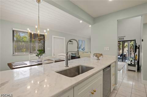 974 Greenwood Ct S, Sanibel FL - photo 6 of 37