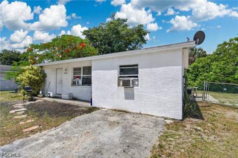 1904 Fountain St, Fort Myers FL - photo 8 of 9