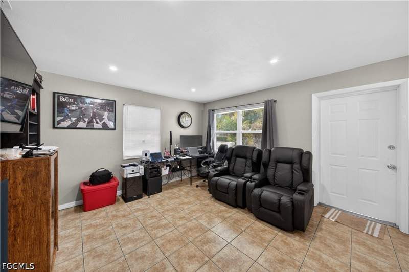 3 bedroom SingleFamilyResidence at 2992 Lafayette St, Franklin Park, Fort Myers — photo 4