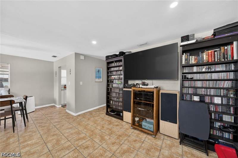 3 bedroom SingleFamilyResidence at 2992 Lafayette St, Franklin Park, Fort Myers — photo 5