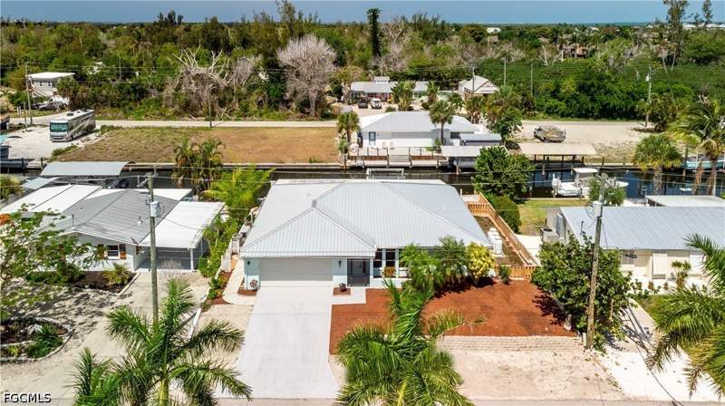 3 bedroom SingleFamilyResidence at 16201 Porto Bello St, Knights Bokeelia Isle, Bokeelia — photo 2
