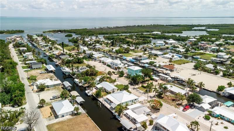3 bedroom SingleFamilyResidence at 16201 Porto Bello St, Knights Bokeelia Isle, Bokeelia — photo 4