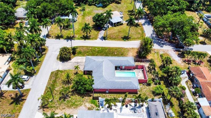 4 bedroom SingleFamilyResidence at 4240 Riverview Rd, Fort Myers, Fort Myers — photo 4