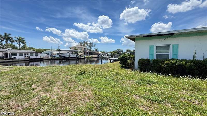 2 bedroom SingleFamilyResidence at 8140 Cleaves Rd, North Fort Myers, North Fort Myers — photo 3