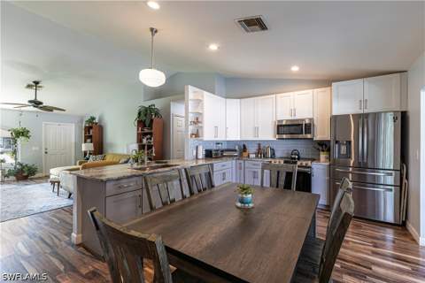 4140 SW 8th Ct, Cape Coral FL - photo 8 of 33