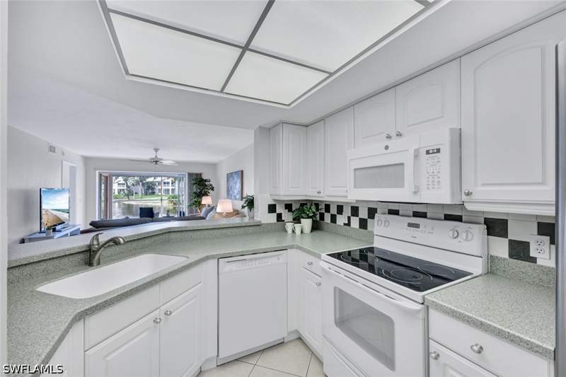3 bedroom Condominium at 774 Wiggins Lake Dr 101, Wiggins Lakes And Preserves, Naples — photo 4