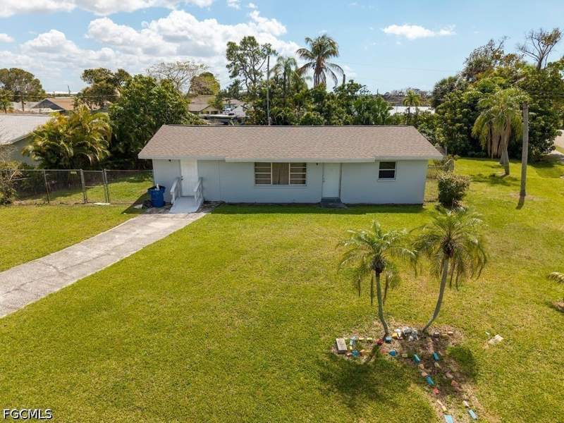 3 bedroom SingleFamilyResidence at 4631 New Haven Dr, Harlem Heights, Fort Myers — photo 2