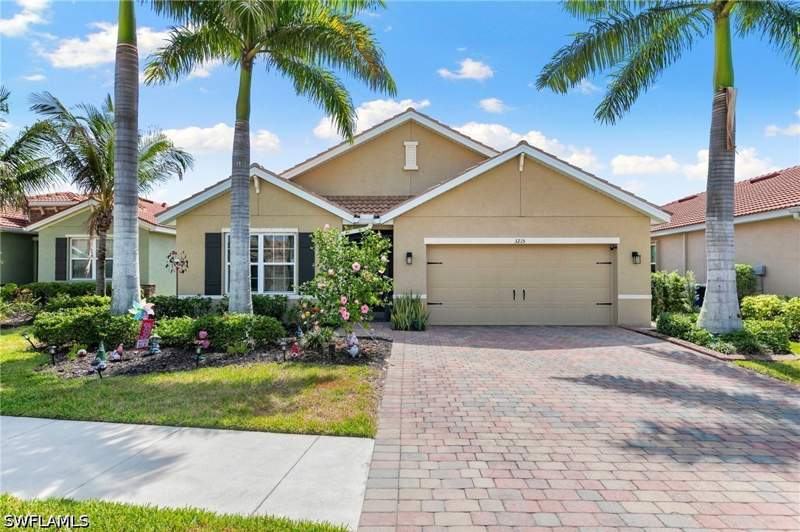 4 bedroom SingleFamilyResidence at 3215 Birchin Ln, Lindsford, Fort Myers — photo 2