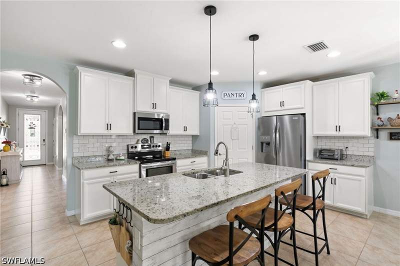 4 bedroom SingleFamilyResidence at 3215 Birchin Ln, Lindsford, Fort Myers — photo 4