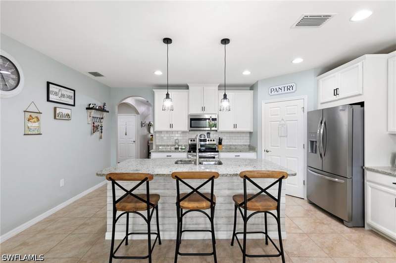 4 bedroom SingleFamilyResidence at 3215 Birchin Ln, Lindsford, Fort Myers — photo 5