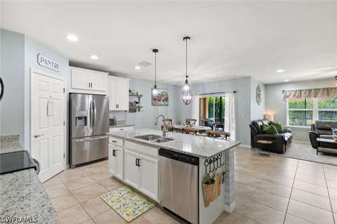 3215 Birchin Ln, Fort Myers FL - photo 7 of 39