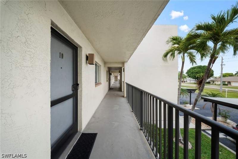 2 bedroom Condominium at 2111 Barkeley Ln 10, Tradewinds, Fort Myers — photo 2