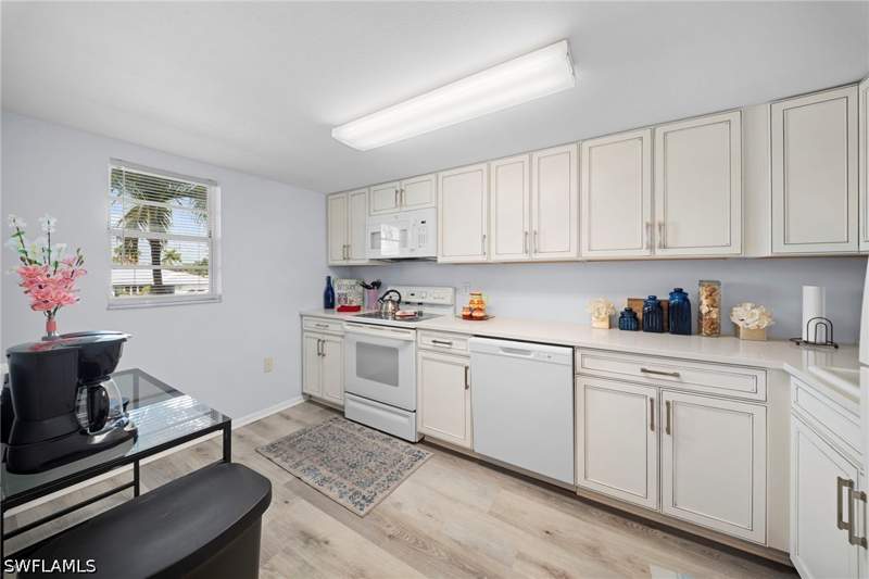 2 bedroom Condominium at 2111 Barkeley Ln 10, Tradewinds, Fort Myers — photo 3
