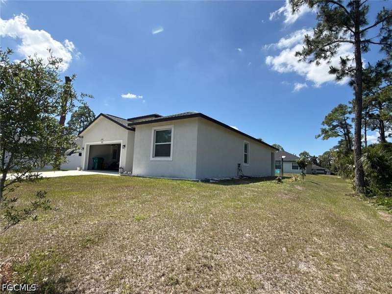 3 bedroom SingleFamilyResidence at 5020 Myrtlewood Rd N, Port Labelle, Labelle — photo 5