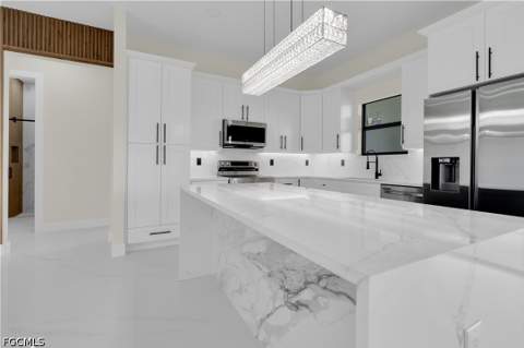 537 Paloma Ave, Lehigh Acres FL - photo 8 of 27