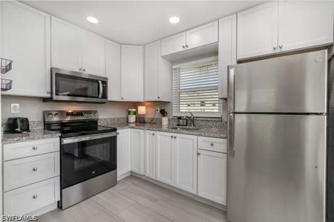4818 Regal Dr, Bonita Springs FL - photo 8 of 22