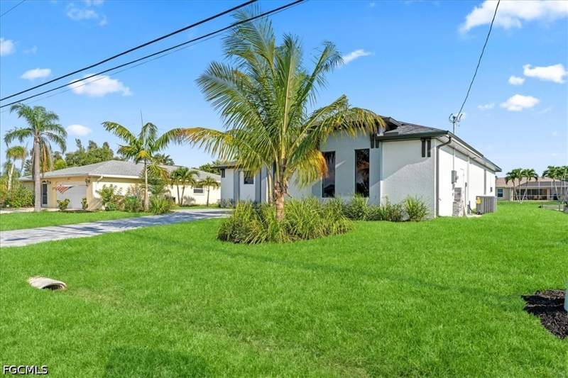 3 bedroom SingleFamilyResidence at 608 SW 20th Ter, Cape Coral, Cape Coral — photo 4
