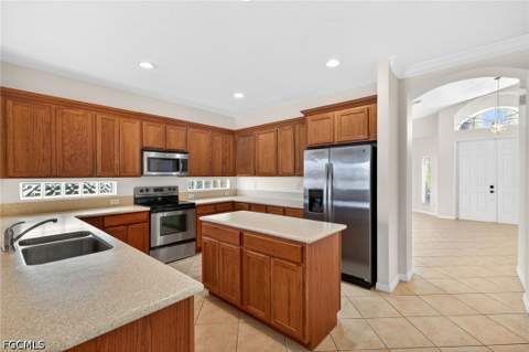 8369 Sumner Ave, Fort Myers FL - photo 12 of 40