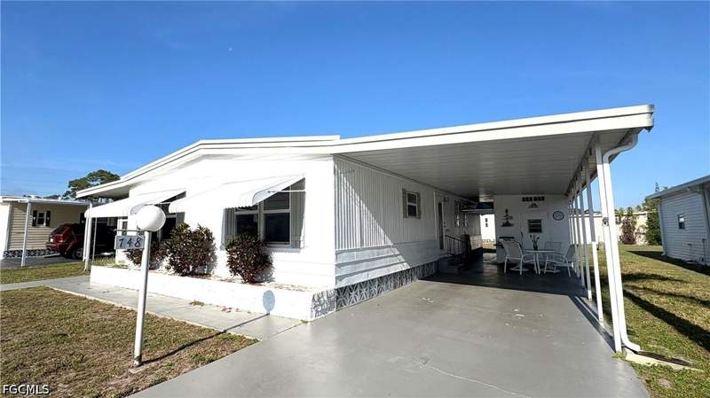 2 bedroom ManufacturedHome at 748 Park Ave, Lazy Days Mobile Village, North Fort Myers — photo 3