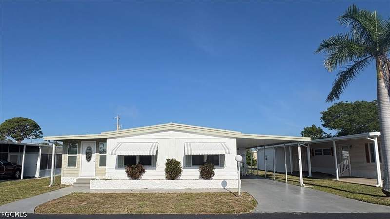 2 bedroom ManufacturedHome at 748 Park Ave, Lazy Days Mobile Village, North Fort Myers — photo 5
