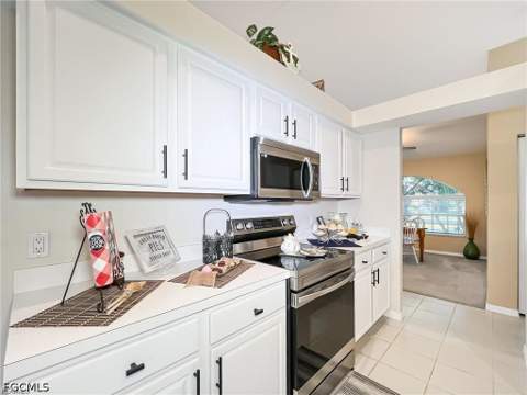 7631 Woodland Bend Cir, Fort Myers FL - photo 13 of 31