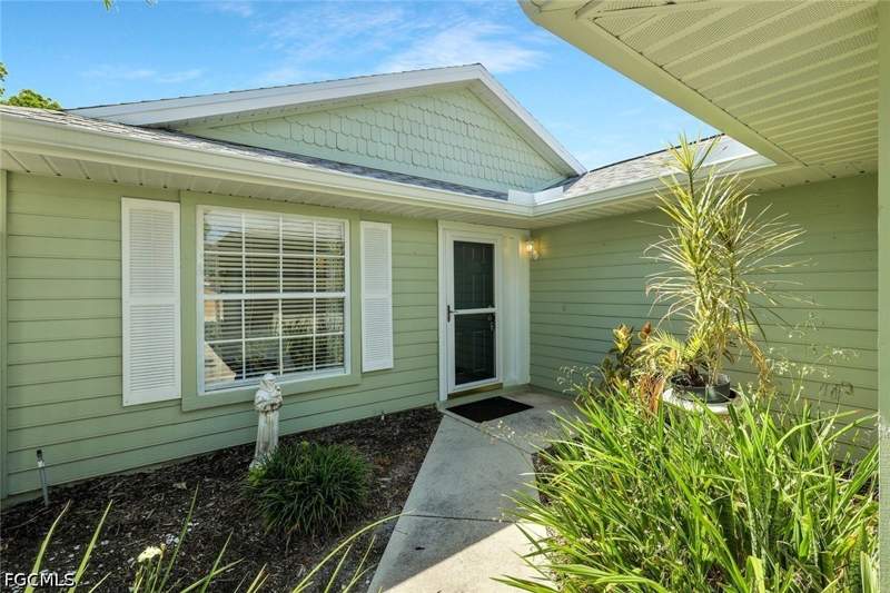 2 bedroom Detached at 14875 Crescent Cove Dr, Crooked Pond, Fort Myers — photo 2