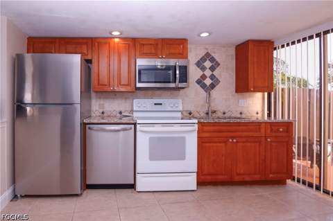 1168 Lake McGregor Dr 1D, Fort Myers FL - photo 6 of 26