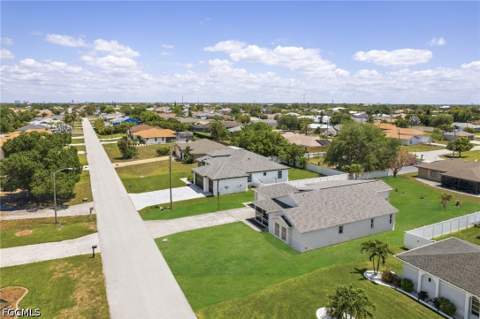 226 SE 6th Ter, Cape Coral FL - photo 6 of 46