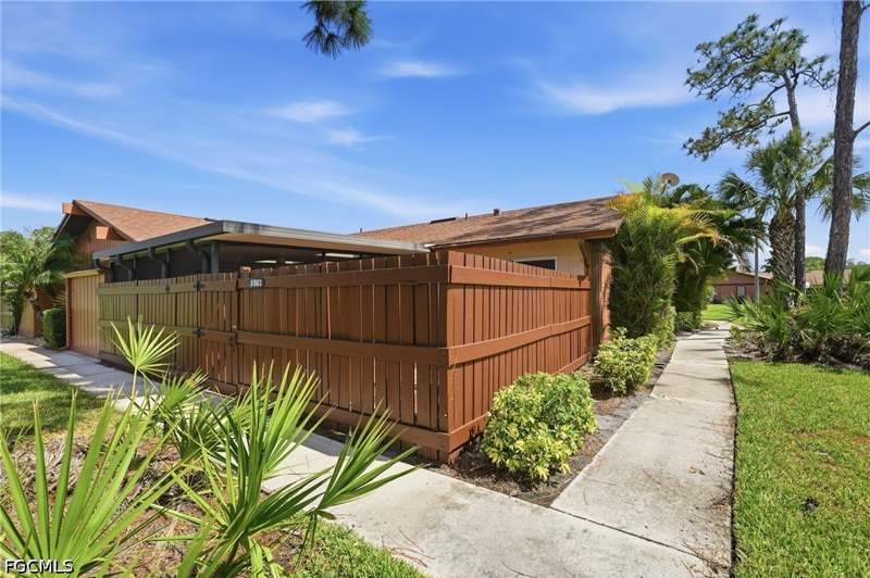 2 bedroom SingleFamilyResidence at 5563 Foxlake Dr, Foxmoor Lakes, North Fort Myers — photo 2
