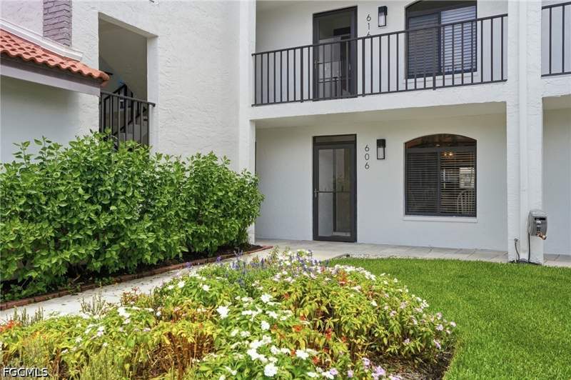 2 bedroom Condominium at 7300 Coventry Ct 606, Country Manor, Naples — photo 2